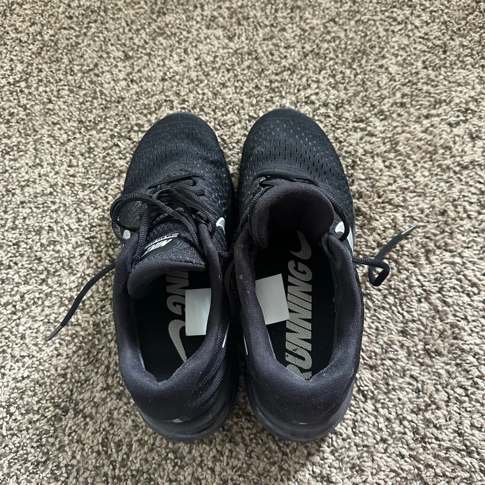 Nike Black Air Max Athletic Shoes with Breathable Mesh - Picture 2 of 4
